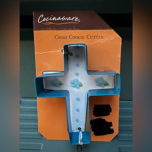 Brand new Cocinaware 4” cross metal cookie cutter.